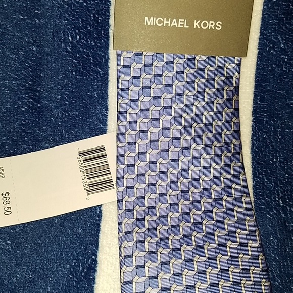 New Michael Kors Men's Classic Geo-Print Silk Tie - Picture 3 of 3